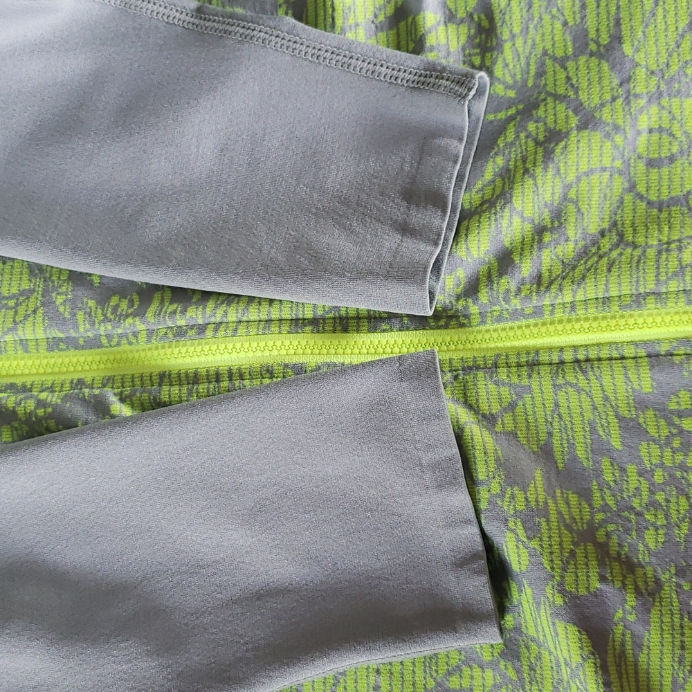 Fabletics zip up - Picture 8 of 12